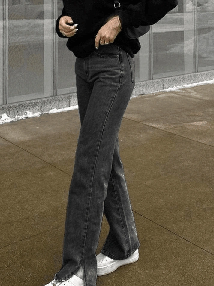 Washed & Slit Boyfriend Jeans: Effortlessly Cool. Your New Everyday Denim.
